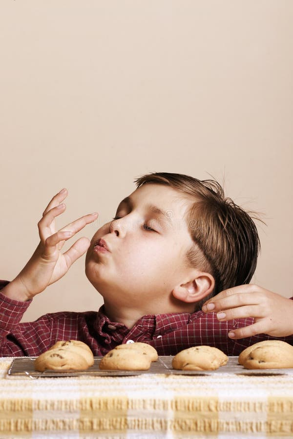 Украли печенье. Печенье для детей. Child eating cookies with New Haircut.