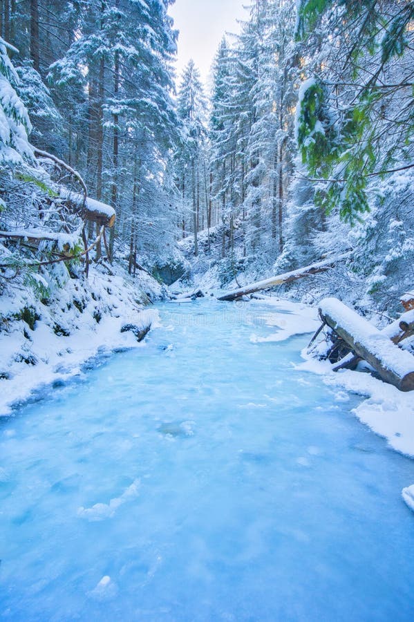 Roklina Suchá Belá ve Slovenském ráji v zimě