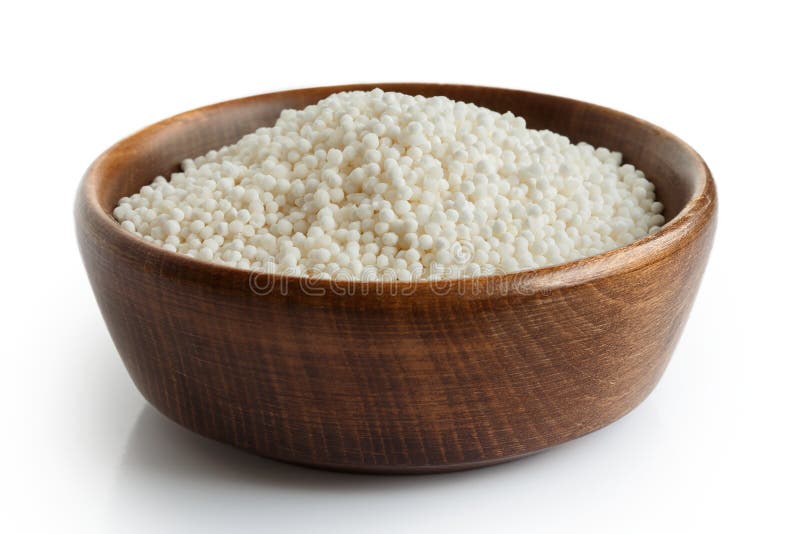 Suche tapiok perły w ciemnym drewnianym pucharze zdjęcia stock Suche tapiok perły w ciemnym drewnianym pucharze zdjęcia stock
