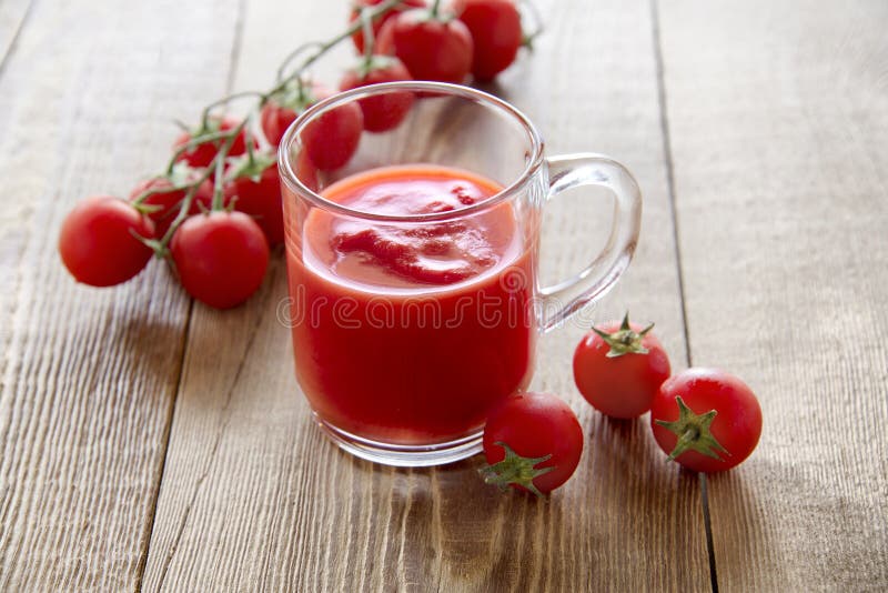 Suco de tomate fresco