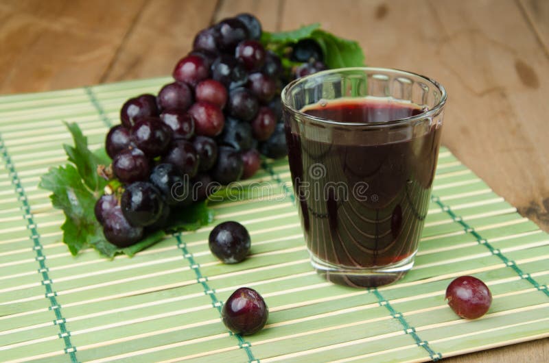 Suco de uvas imagem de stock royalty free Suco de uvas imagem de stock royalty free