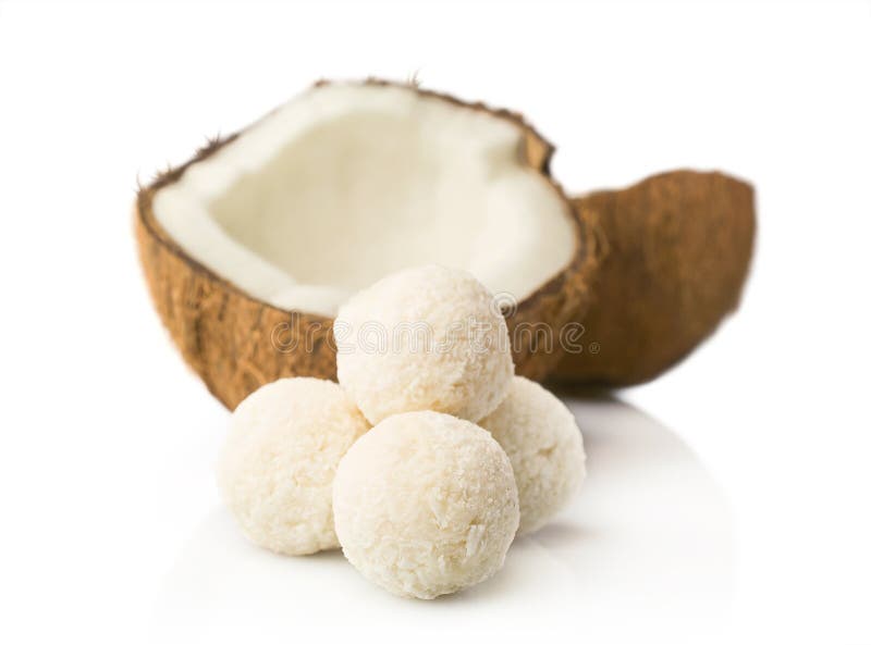 Sucreries en flocons de noix de coco et noix de coco fraîche image libre de droits Sucreries en flocons de noix de coco et noix de coco fraîche image libre de droits