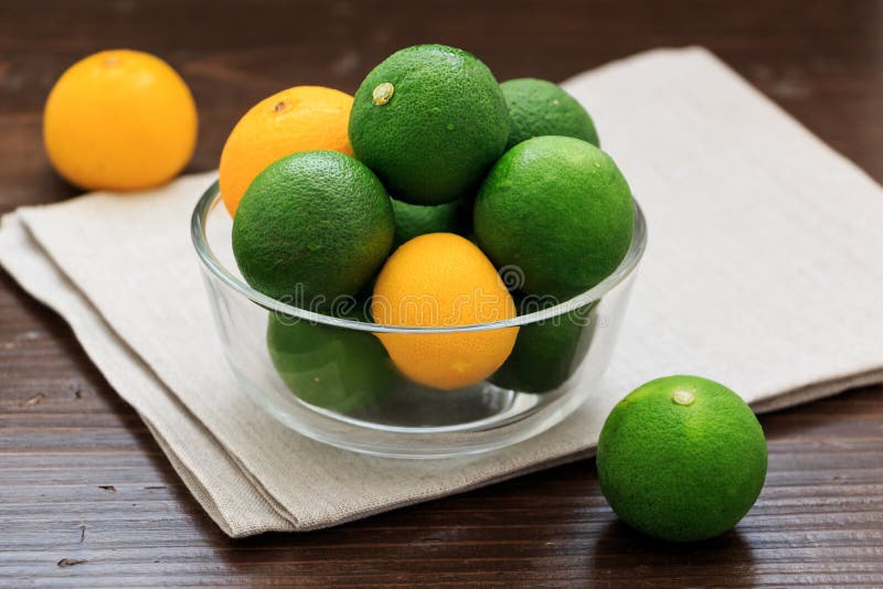 Sudachi; grön liten citrus arkivbild
