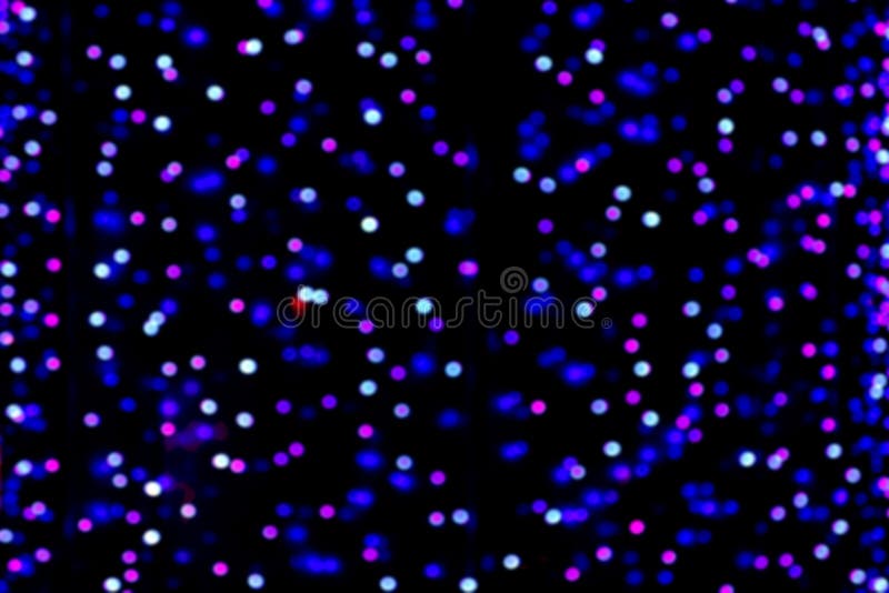Suddig violett purpurfärgad ljust lyxigt bakgrund för bokeh och för blått, lutninglilor och blåttbokehljus blänker och skiner bak arkivbilder Suddig violett purpurfärgad ljust lyxigt bakgrund för bokeh och för blått, lutninglilor och blåttbokehljus blänker och skiner bak arkivbilder
