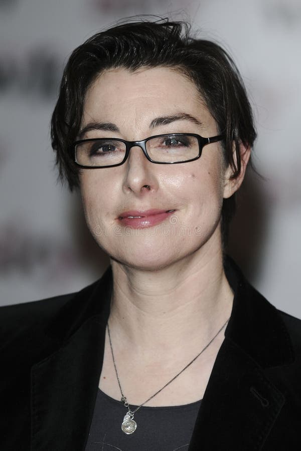 Sue Perkins editorial image. Image of lane, hotel, park - 22781095