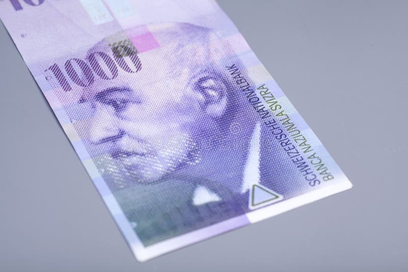https://thumbs.dreamstime.com/b/suisse-mille-billets-de-banque-de-franc-97210758.jpg