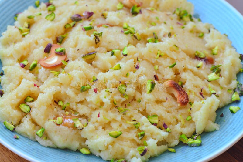 Suji indiano Halwa del dessert o halva del semolino fotografia stock Suji indiano Halwa del dessert o halva del semolino fotografia stock