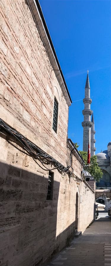 Suleymaniyemoskee die door de legendarische Ottomane Sultan Suleiman Prachtig wordt gebouwd overziend de Gouden Hoorn, Istanboel royalty-vrije stock foto Suleymaniyemoskee die door de legendarische Ottomane Sultan Suleiman Prachtig wordt gebouwd overziend de Gouden Hoorn, Istanboel royalty-vrije stock foto