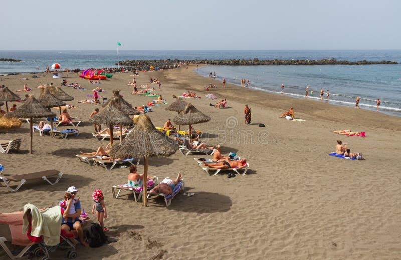 Sulla spiaggia di Tenerife immagini stock libere da diritti Sulla spiaggia di Tenerife immagini stock libere da diritti