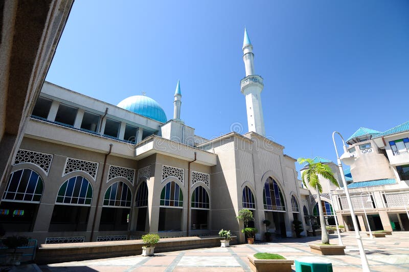 Sultan Haji Ahmad Shah Mosque a K een UIA-Moskee in Gombak, Maleisië royalty-vrije stock afbeeldingen Sultan Haji Ahmad Shah Mosque a K een UIA-Moskee in Gombak, Maleisië royalty-vrije stock afbeeldingen