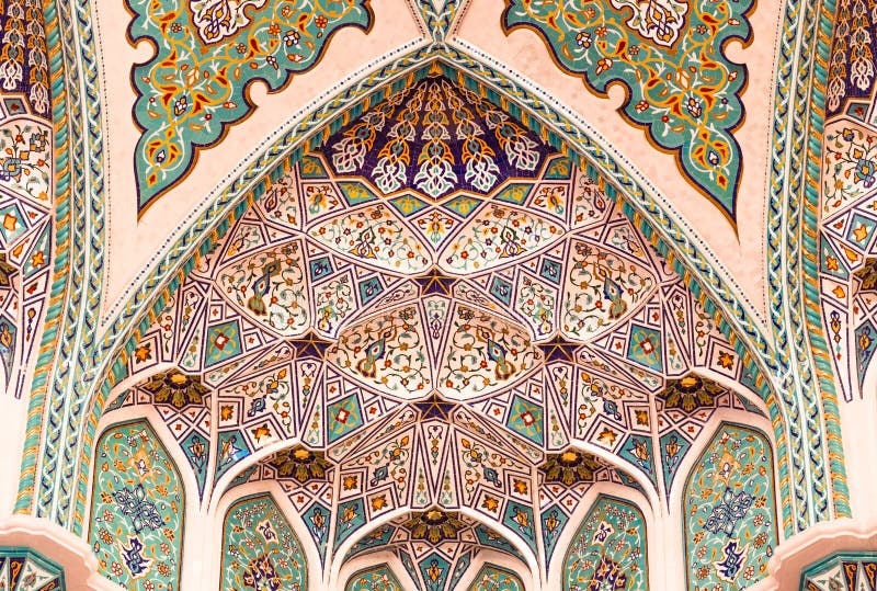 Sultan Qaboos Grand Mosque i Muscat, Oman royaltyfri bild Sultan Qaboos Grand Mosque i Muscat, Oman royaltyfri bild