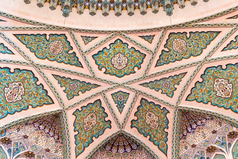 Sultan Qaboos Grand Mosque i Muscat, Oman arkivbild Sultan Qaboos Grand Mosque i Muscat, Oman arkivbild