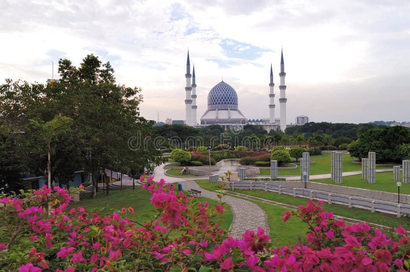 Sultan Salahuddin Abdul Aziz Mosque Stock Photo - Image of ...