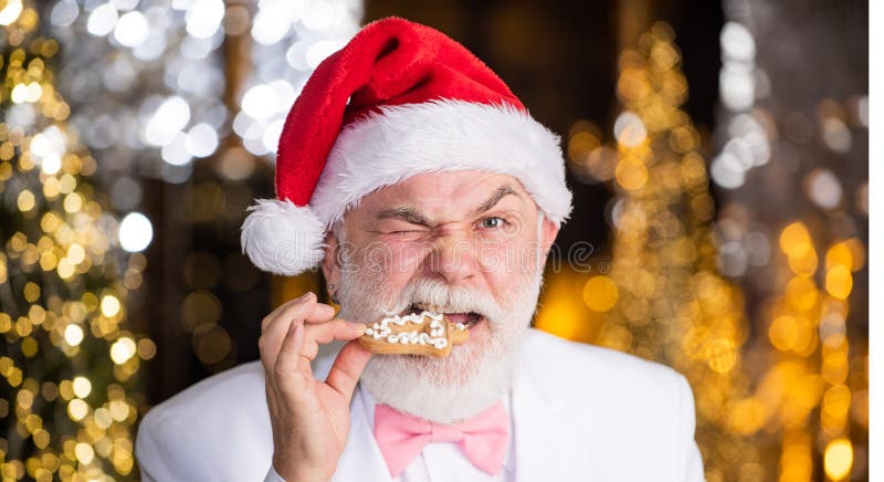 Sumário De Festa Homem Come Biscoito De Natal Homem Feliz Com Presente De Biscoitos Comida Do Empresário Santa Presente Iluminada Foto de Stock - Imagem de formal, feriados: 167727892 Sumário De Festa Homem Come Biscoito De Natal Homem Feliz Com Presente De Biscoitos Comida Do Empresário Santa Presente Iluminada Foto de Stock - Imagem de formal, feriados: 167727892