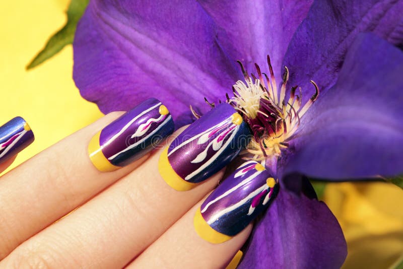 10 Yellow Nail Art Ideas 2019 | Makeup.com | Makeup.com