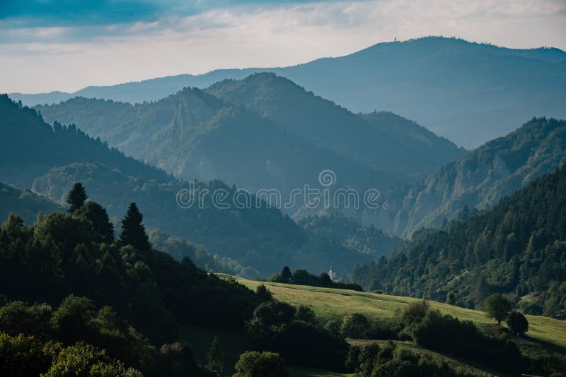 Letní horská krajina na Slovensku, cestovní koncept