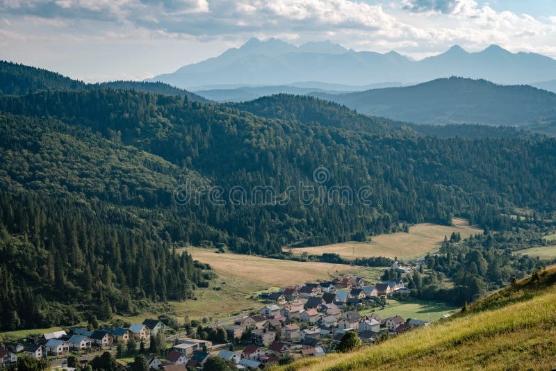 Letní horská krajina na Slovensku, cestovní koncept