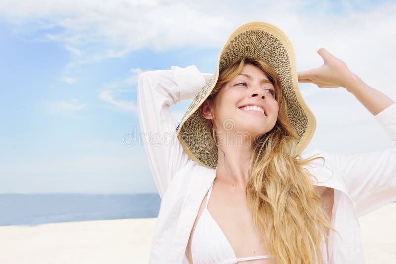 Summer: woman with straw hat and copy space