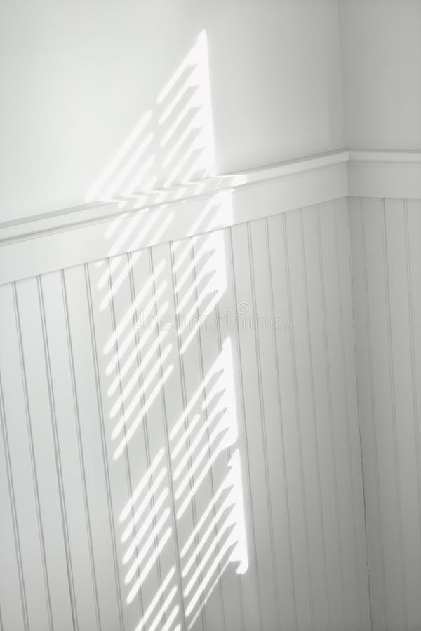 Sun através das cortinas de indicador imagem de stock Sun através das cortinas de indicador imagem de stock