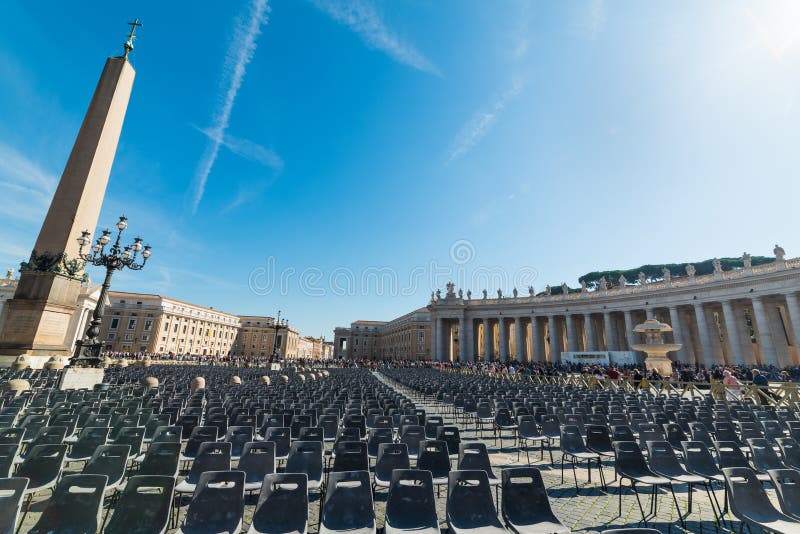 Sun brillant au-dessus de la place du ` s de St Peter image libre de droits Sun brillant au-dessus de la place du ` s de St Peter image libre de droits