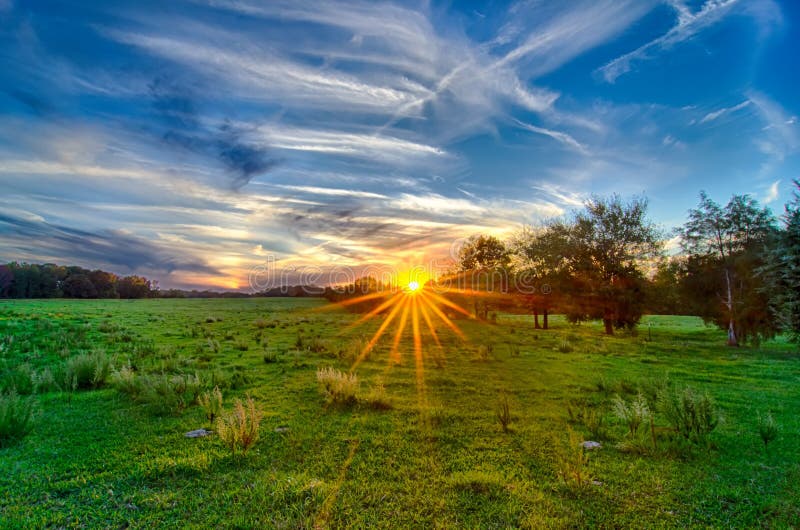 Sonne geht über ländlichen Farmen in York, South Carolina unter lizenzfreies stockfoto