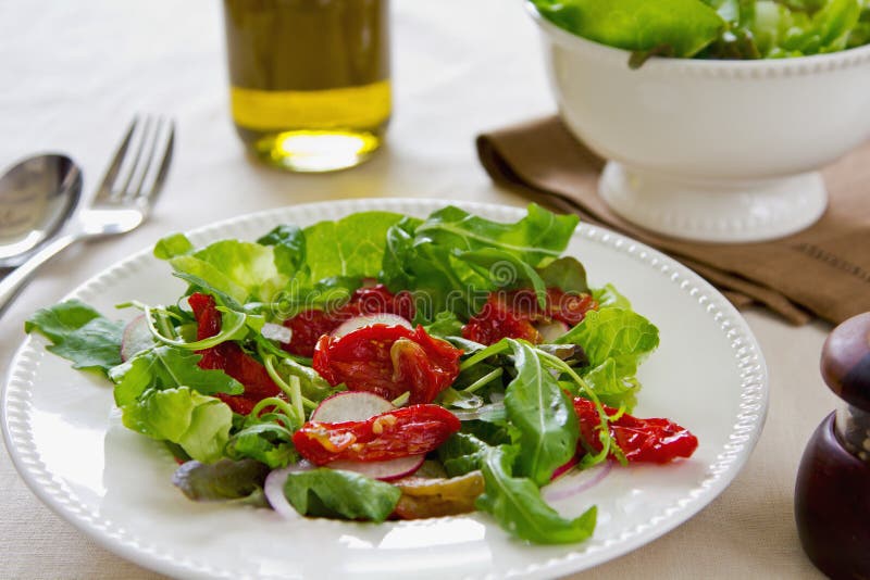 Sun-dried tomato with arugula salad