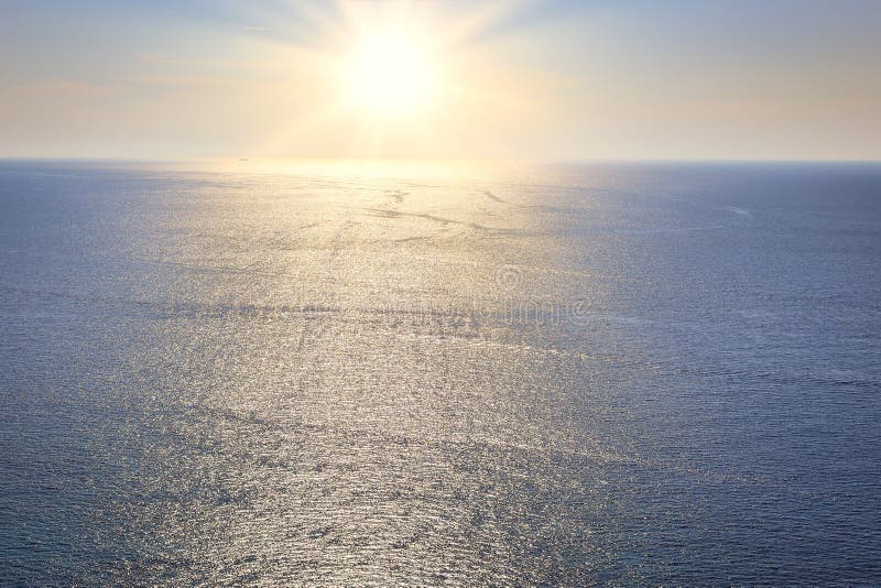 Sun-Glanz über dem Meer lizenzfreies stockbild Sun-Glanz über dem Meer lizenzfreies stockbild