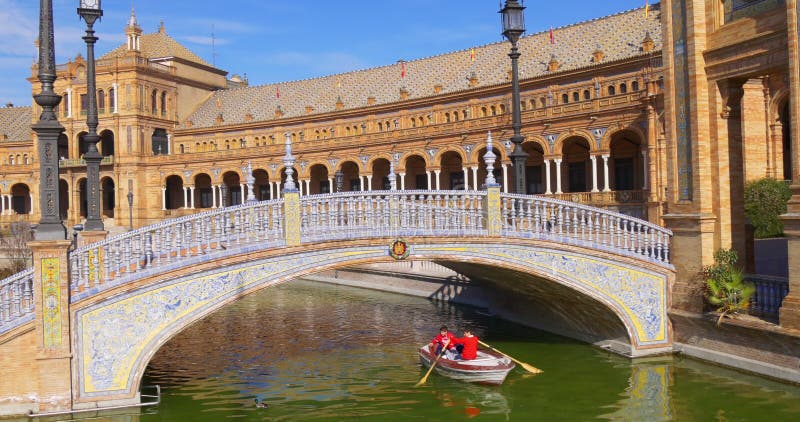 Sun luz plaza de espana caçoa o barco que monta 4k Sevilha spain