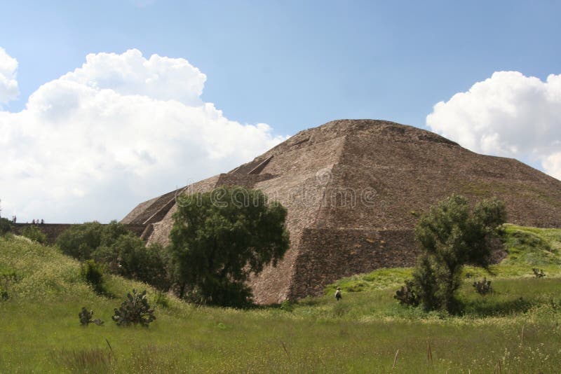 The sun pyramid in teotihuacan, mexico