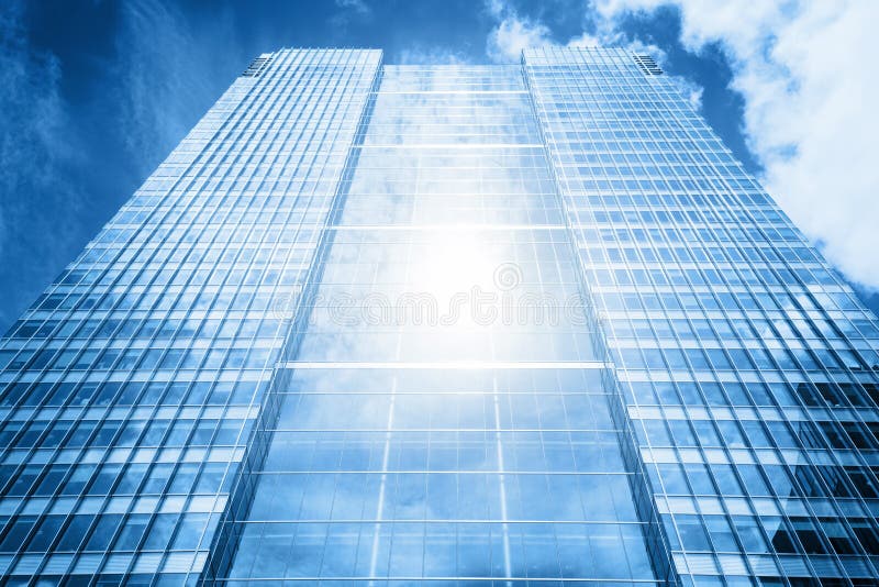 Sun se reflétant dans le gratte-ciel moderne d'affaires, gratte-ciel, photos stock Sun se reflétant dans le gratte-ciel moderne d'affaires, gratte-ciel, photos stock