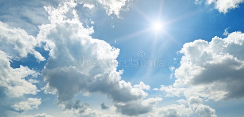 Sun sur le ciel bleu photo libre de droits Sun sur le ciel bleu photo libre de droits