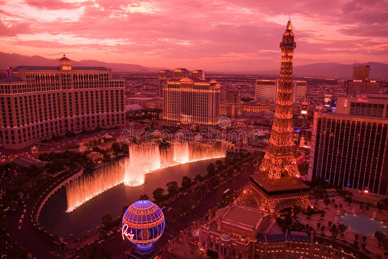 Sundown in las vegas editorial photo. Image of fountain 6009481