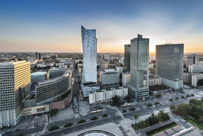 Atardecer a través de la ciudad, la de de polonia.