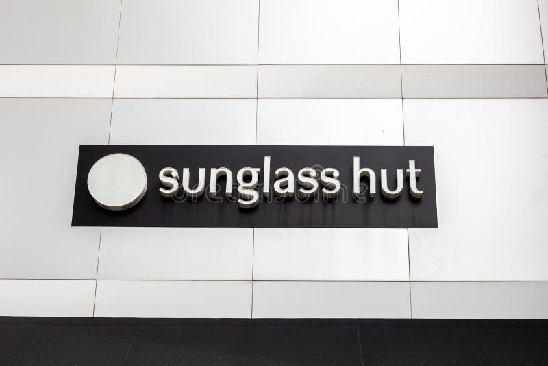 A Sunglass Hut Retail Store at an Indoor Mall Editorial Photography - Image  of luxottica, eyewear: 159889352