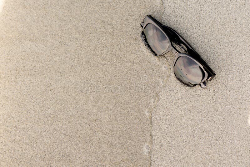 771 Summer Sunglasses Beach Drawing Stock Photos Free & RoyaltyFree Stock Photos from Dreamstime