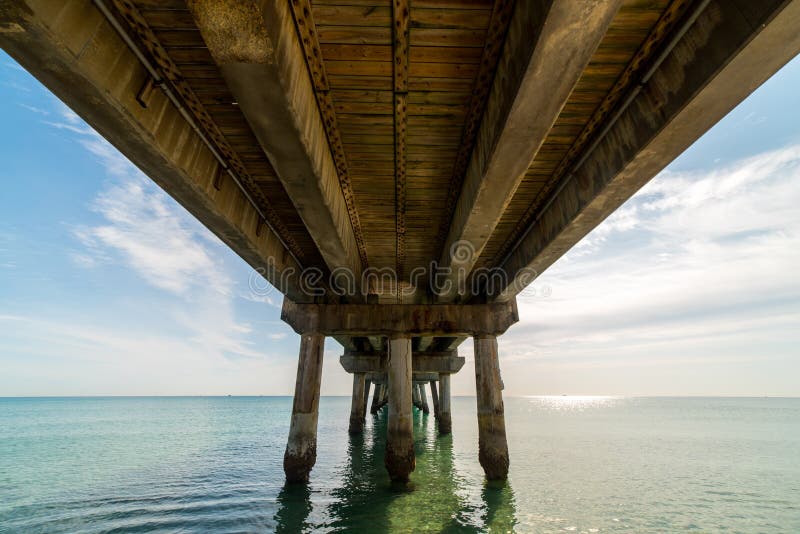 Sunny Florida Oceanscape under the peir 2