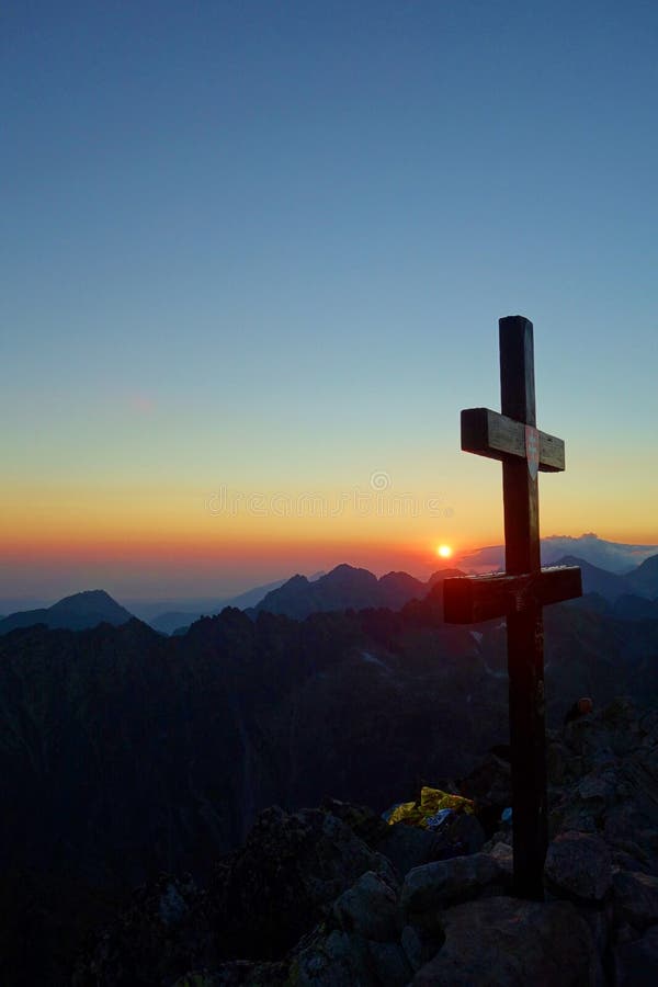 Východ slunce z vrcholu hory Kriváň 2494 m, symbol Slovenska ve Vysokých Tatrách, Evropa