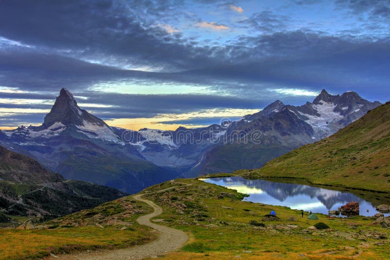 Sunrise in Matterhorn, Schweiz lizenzfreie stockfotografie Sunrise in Matterhorn, Schweiz lizenzfreie stockfotografie