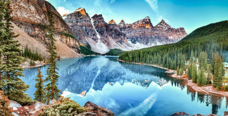 Sunrise at Moraine lake