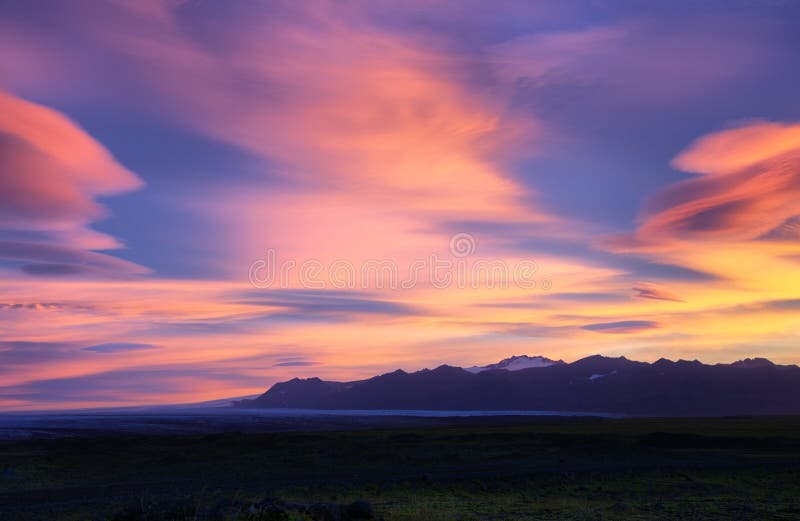 Sunrise near Fjallsarlon Glacial Lagoon