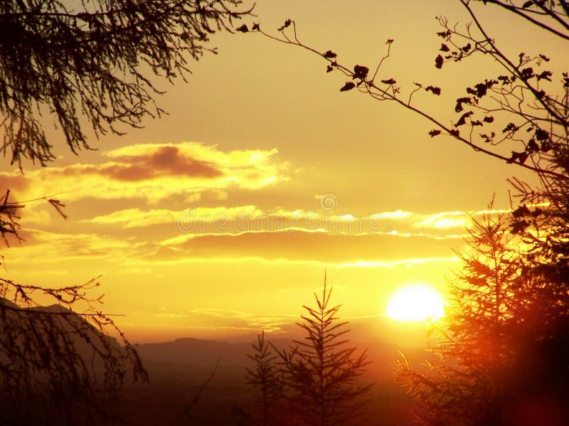 Sonnenaufgang eingefangen von Fir-Hügel in der Nähe von Gartmore.