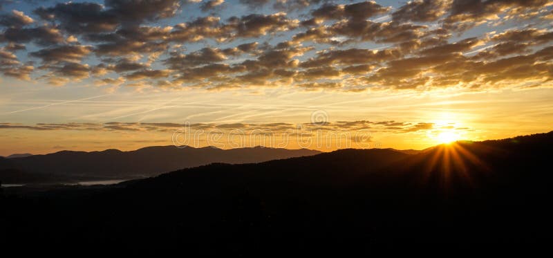Sunrise over mountain silhouette in the Appalachian mountains of western North Carolina royalty free stock photography Sunrise over mountain silhouette in the Appalachian mountains of western North Carolina royalty free stock photography