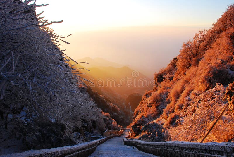 Il passaggio al cielo alla porta, taishan cina.