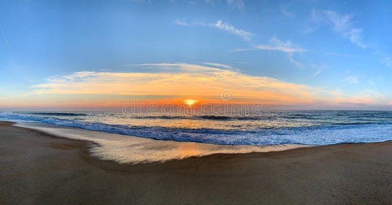 Sunrises sunsets σε έναν ωκεανό στοκ φωτογραφίες