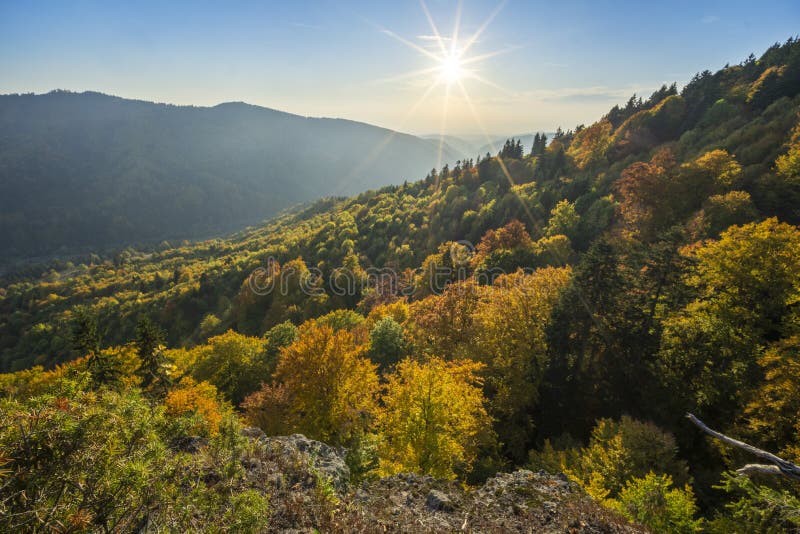 Západ slnka na Havraných skalách nad Hrochotskou dolinou