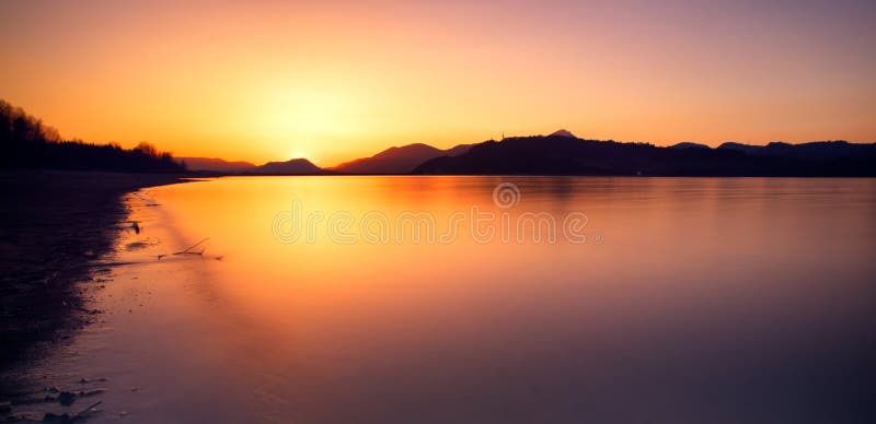 Západ slnka na jazere