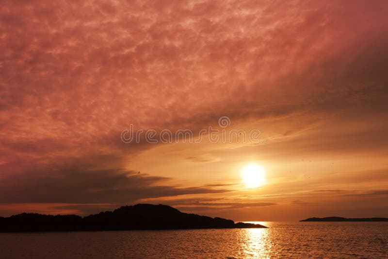 Sun setting above Maltreath Bay, part of Caernarfon Bay, Irish Sea. Seen from Llandwyn Island, North Wales. Sun setting above Maltreath Bay, part of Caernarfon Bay, Irish Sea. Seen from Llandwyn Island, North Wales.