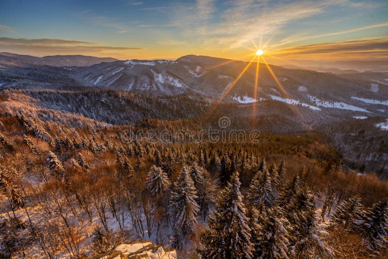 Západ slunce na Lubietovském Veporu na pohoří Polana v zimě