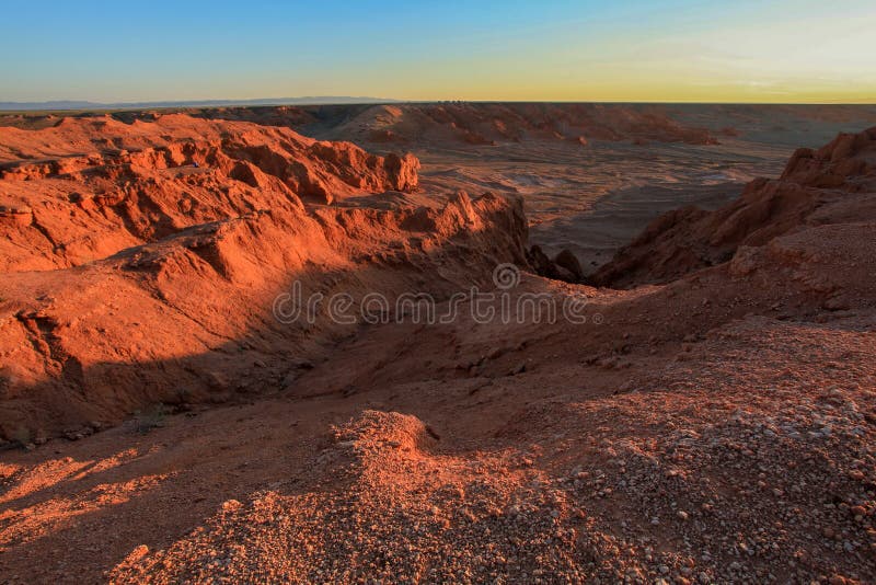 Sunset over the canyon Bayanzag, Mongolia stock images