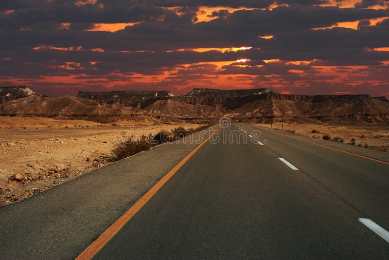 Sunset over the mountains of Ramon crater.